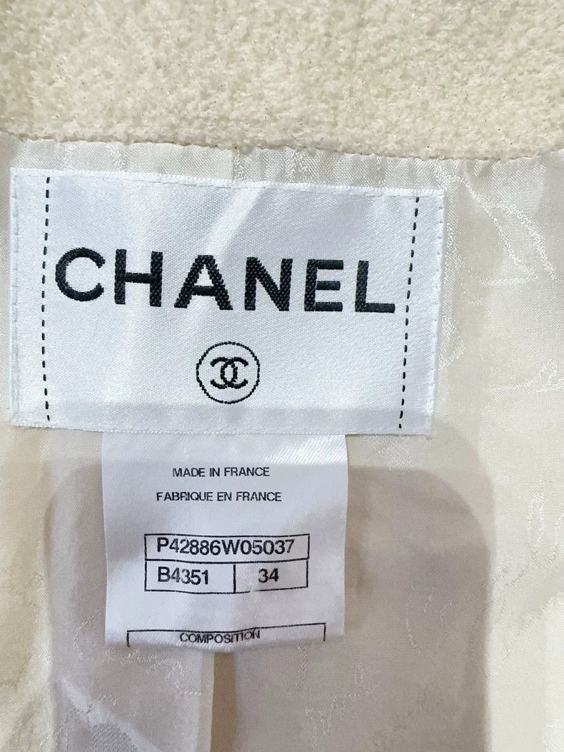 Chanel Chanel Stylish Outerwear with Pearl Buttons - dmc Size US XS / EU 42 / 0 - 5 Thumbnail