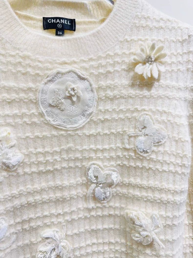 Chanel Chanel Sweater with Floral Embroidery Design - dmc Size US S / EU 44-46 / 1 - 2 Thumbnail