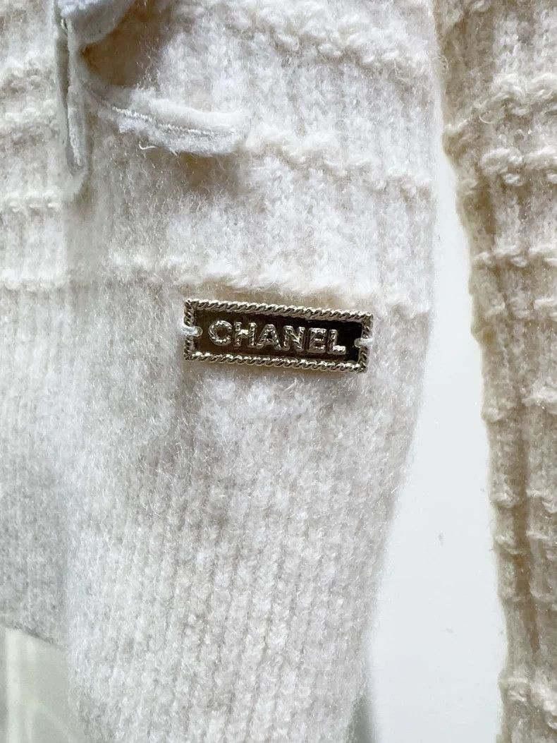 Chanel Chanel Sweater with Floral Embroidery Design - dmc Size US S / EU 44-46 / 1 - 4 Thumbnail