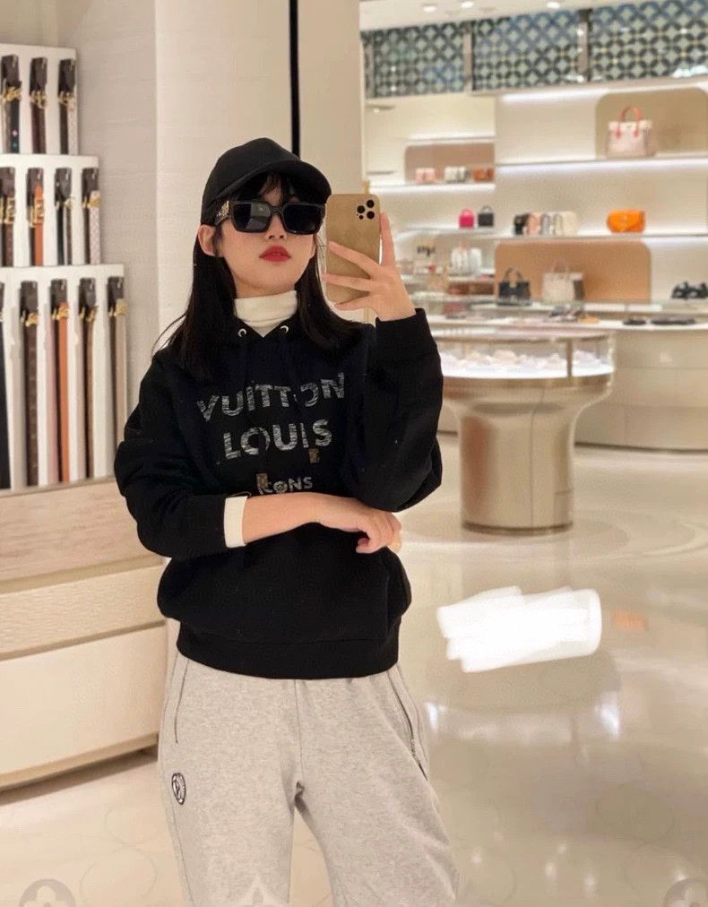 Louis Vuitton Louis Vuitton Black Hoodie with Logo Print - dmc Size US S / EU 44-46 / 1 - 7 Thumbnail