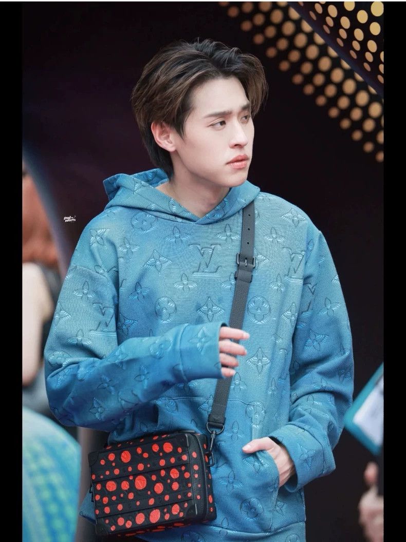 Louis Vuitton Blue Gradient Logo Hoodie for Sale - dmc Size US M / EU 48-50 / 2 - 6 Thumbnail