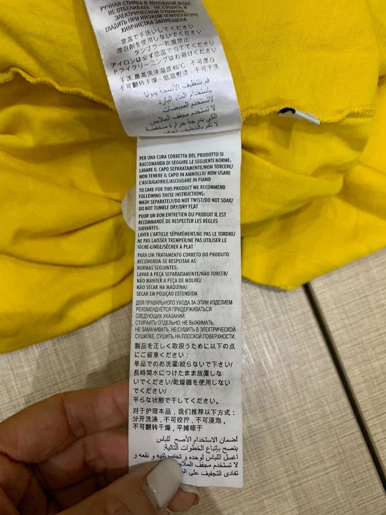 Gucci Authentic Gucci Yellow T-Shirt with Logo Design - dmc Size US XXS / EU 40 - 4 Thumbnail