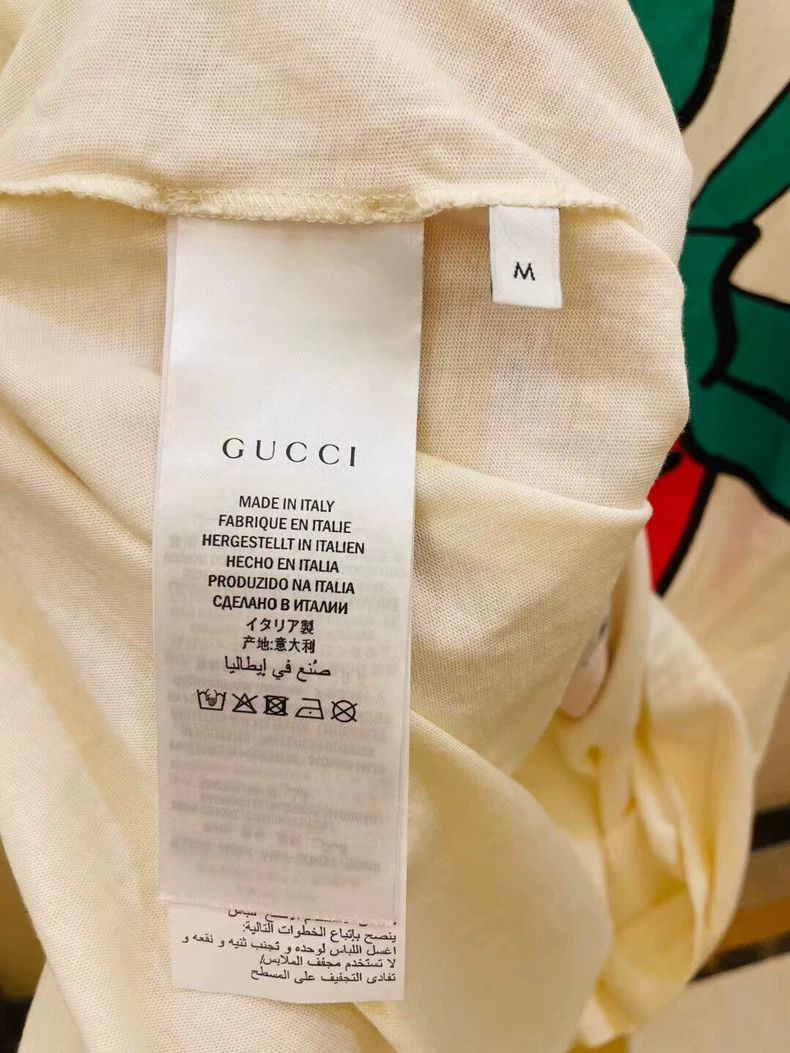 Gucci Gucci Strawberry Print Short Sleeve T-Shirt - dmc Size US M / EU 48-50 / 2 - 4 Thumbnail