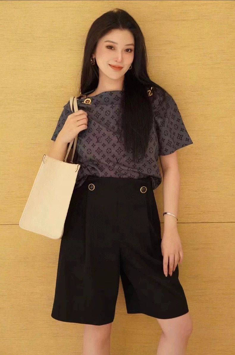 Louis Vuitton Black Pleated Shorts with Button Detail - dmc Size US 34 / EU 50 - 7 Thumbnail
