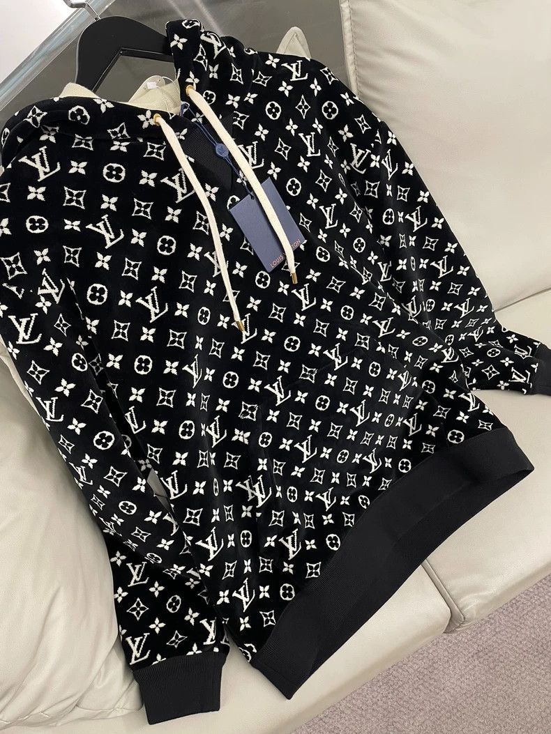 Louis Vuitton Black Logo Print Hoodie with Comfort Fit - dmc Size US M / EU 48-50 / 2 - 3 Thumbnail