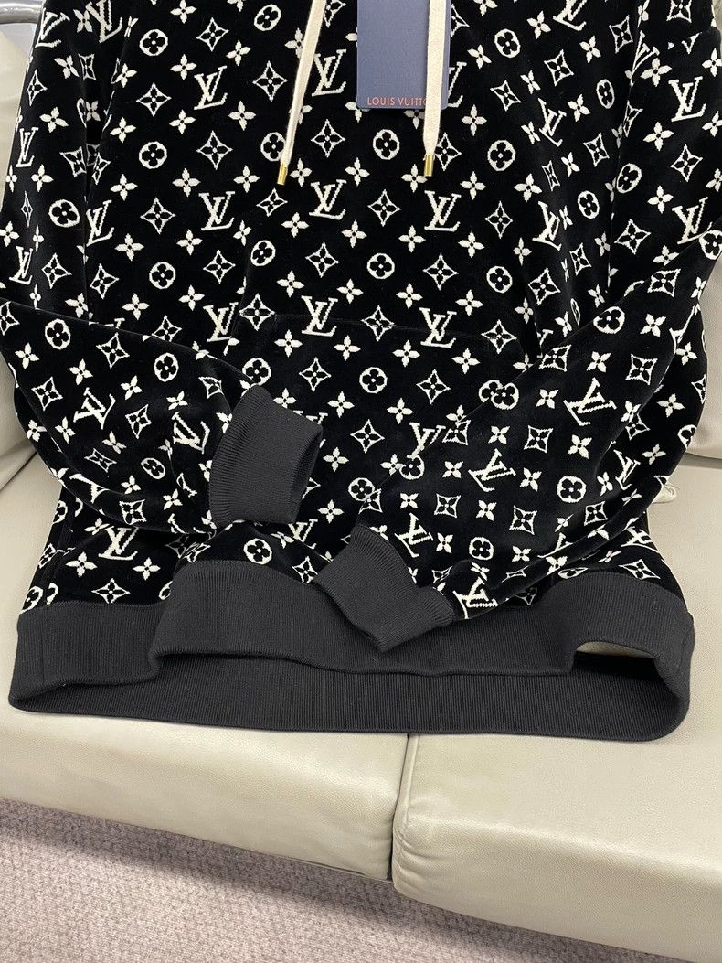 Louis Vuitton Black Logo Print Hoodie with Comfort Fit - dmc Size US M / EU 48-50 / 2 - 4 Thumbnail