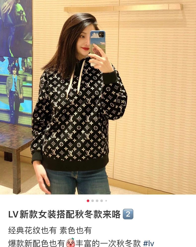 Louis Vuitton Black Logo Print Hoodie with Comfort Fit - dmc Size US M / EU 48-50 / 2 - 8 Thumbnail