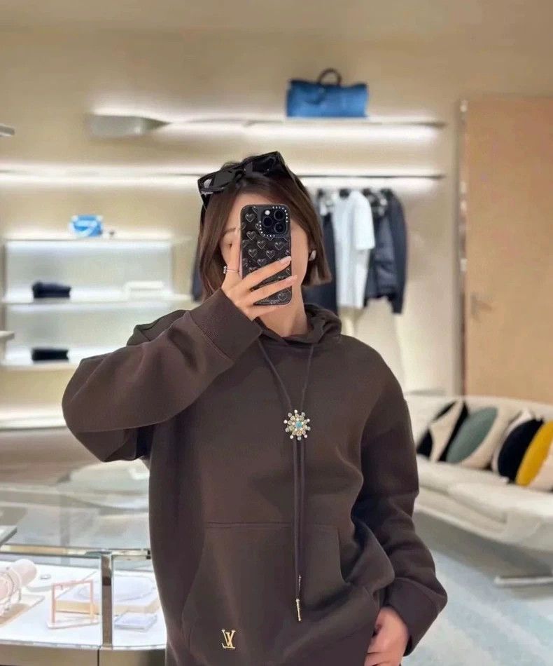 Louis Vuitton Brown Hoodie with Stylish Design and Features - dmc Size US S / EU 44-46 / 1 - 7 Thumbnail