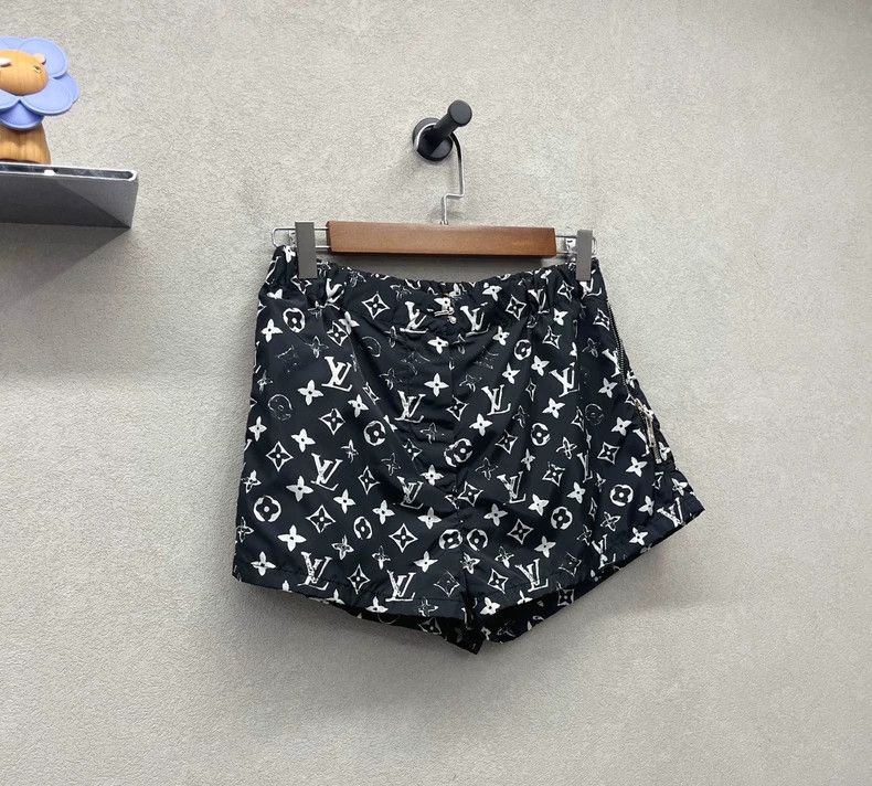 Louis Vuitton Black LV Logo Printed Casual Shorts - dmc Size US 34 / EU 50 - 3 Thumbnail