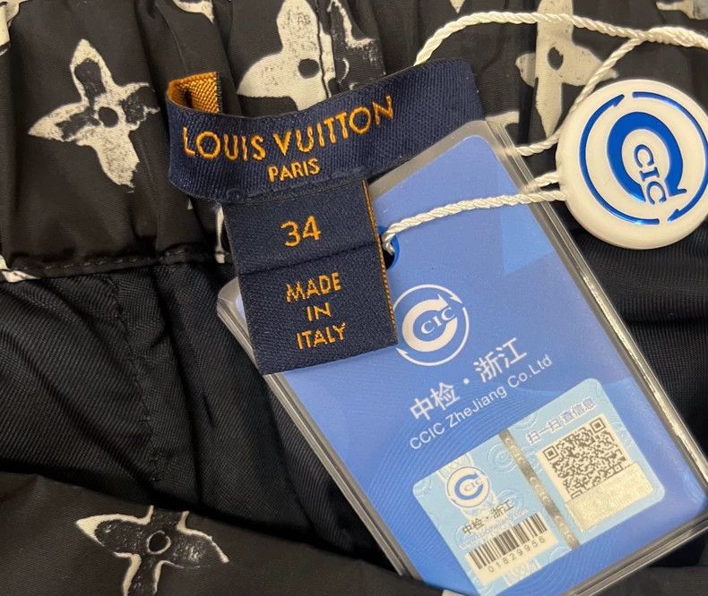 Louis Vuitton Black LV Logo Printed Casual Shorts - dmc Size US 34 / EU 50 - 5 Thumbnail
