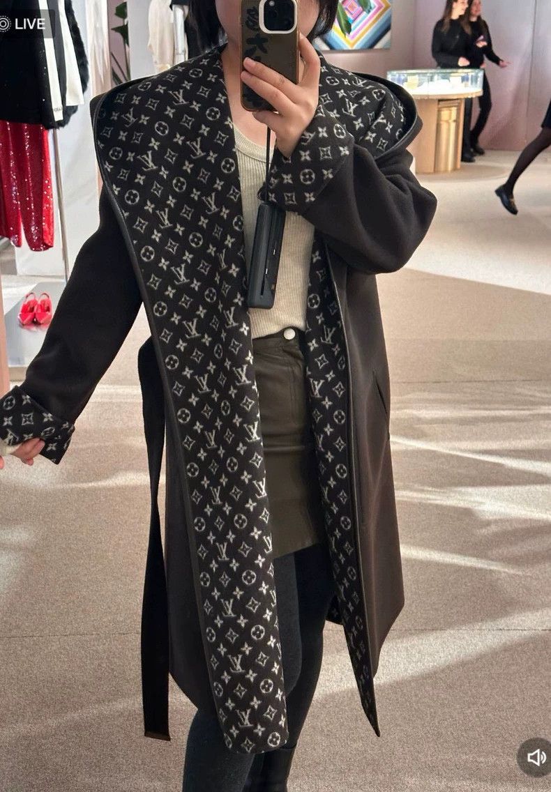 Louis Vuitton Black Logo Printed Hooded Bathrobe Coat - dmc Size US M / EU 48-50 / 2 - 7 Thumbnail