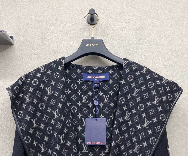 Louis Vuitton Black Logo Printed Hooded Bathrobe Coat - dmc Size US M / EU 48-50 / 2 - 4 Thumbnail