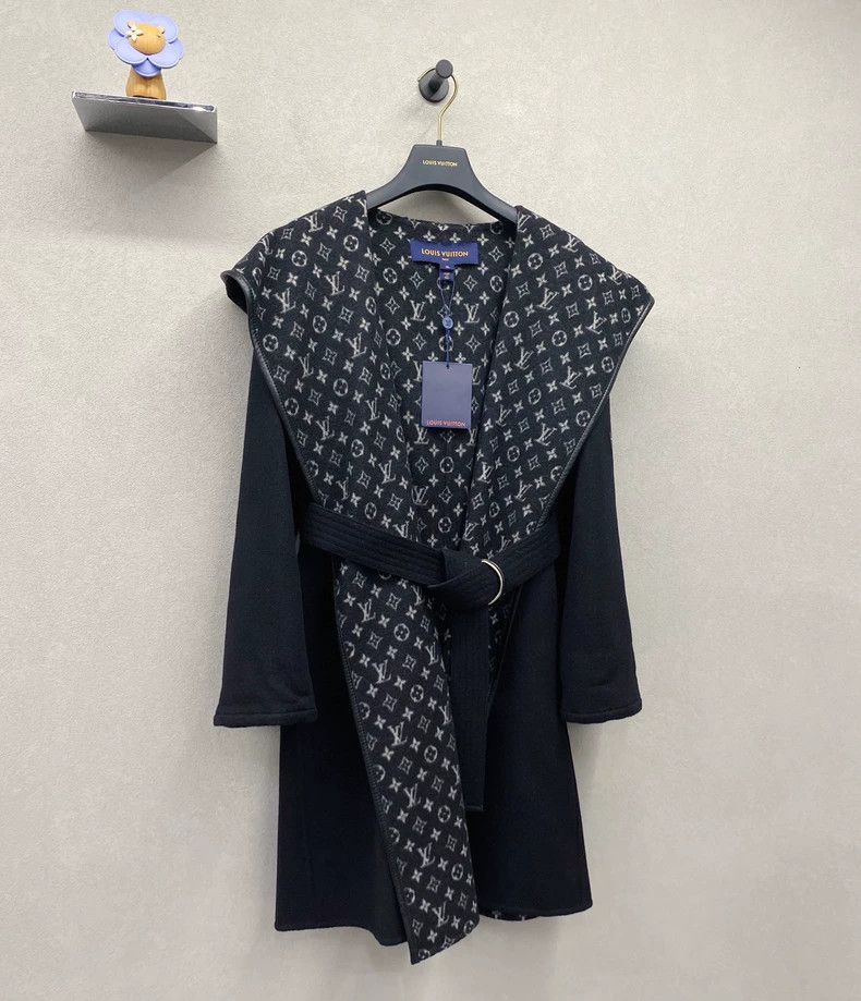 Louis Vuitton Black Logo Printed Hooded Bathrobe Coat - dmc Size US M / EU 48-50 / 2 - 3 Thumbnail