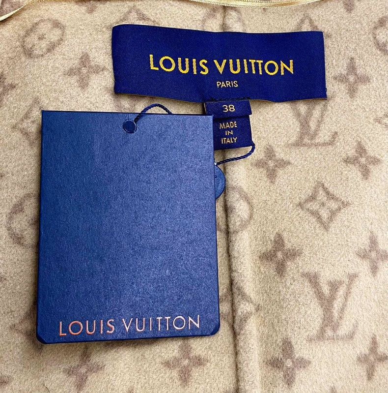 Louis Vuitton Beige Printed Long Coat from Louis Vuitton - dmc Size US M / EU 48-50 / 2 - 5 Thumbnail