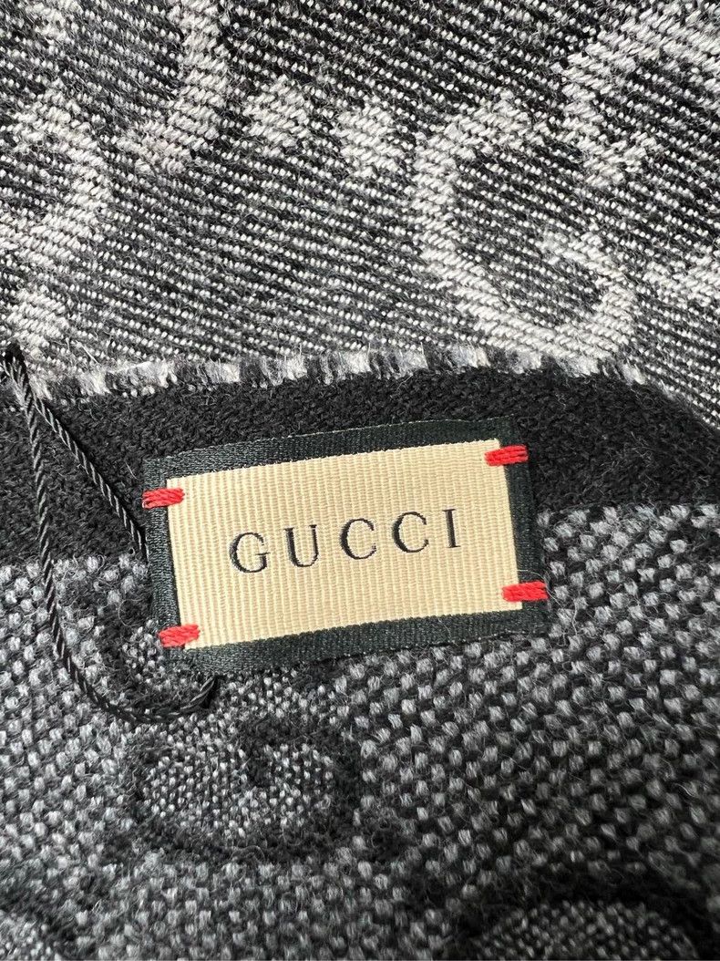 Gucci Gucci Logo Scarf in New Condition - dmc Size ONE SIZE - 5 Thumbnail