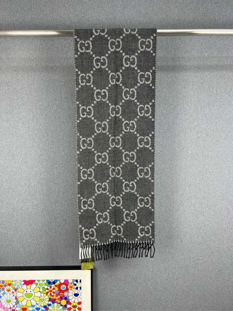 Gucci Gucci Logo Scarf in New Condition - dmc Size ONE SIZE - 2 Thumbnail