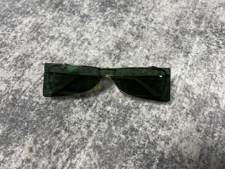 Gucci Gucci Reversible Sunglasses with Case - dmc Size ONE SIZE - 2 Thumbnail