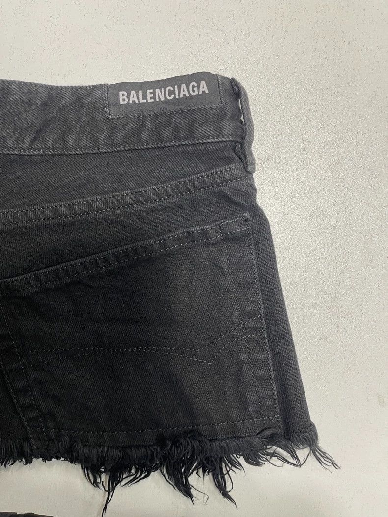 Balenciaga Balenciaga Black Denim Shorts with Frayed Hem - dmc Size US 26 / EU 42 - 3 Thumbnail