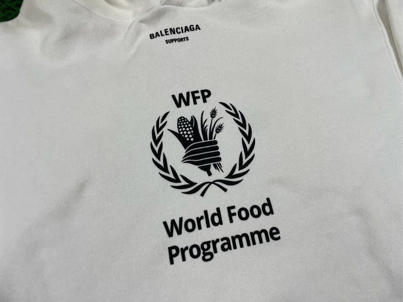 Balenciaga Balenciaga Hoodie World Food Programme - dmc Size US M / EU 48-50 / 2 - 3 Thumbnail