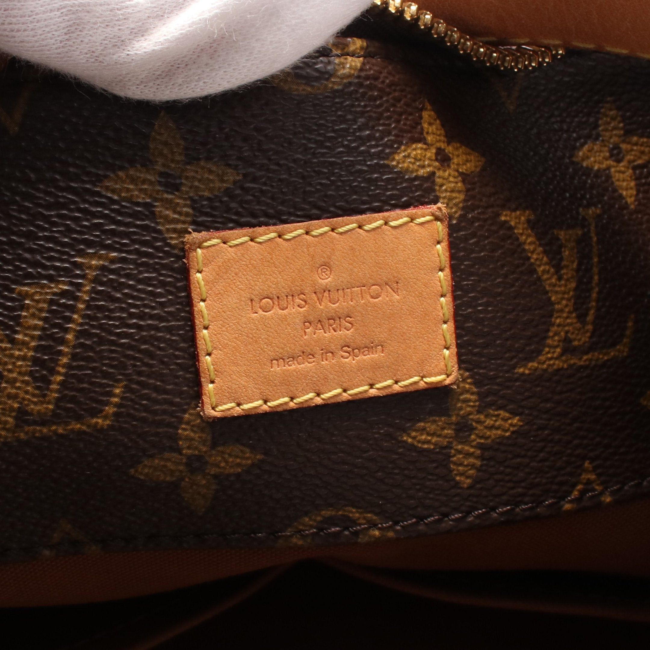 Louis Vuitton Louis Vuitton Shuri Mm Monogram One Shoulder Bag Leather Brown Size ONE SIZE - 4 Thumbnail