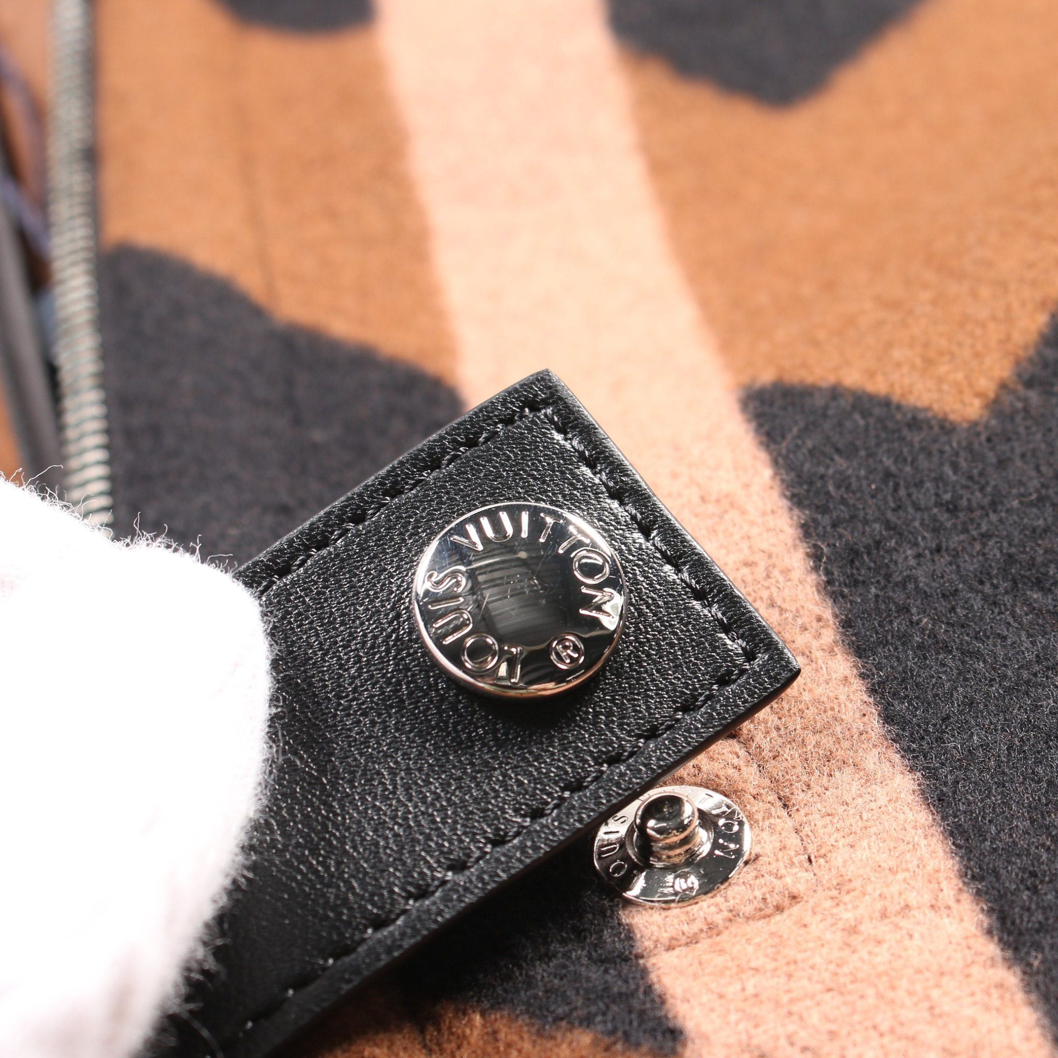 Louis Vuitton Louis Vuitton Poncho Wool Brown Black Pink Hooded Size ONE SIZE - 6 Thumbnail