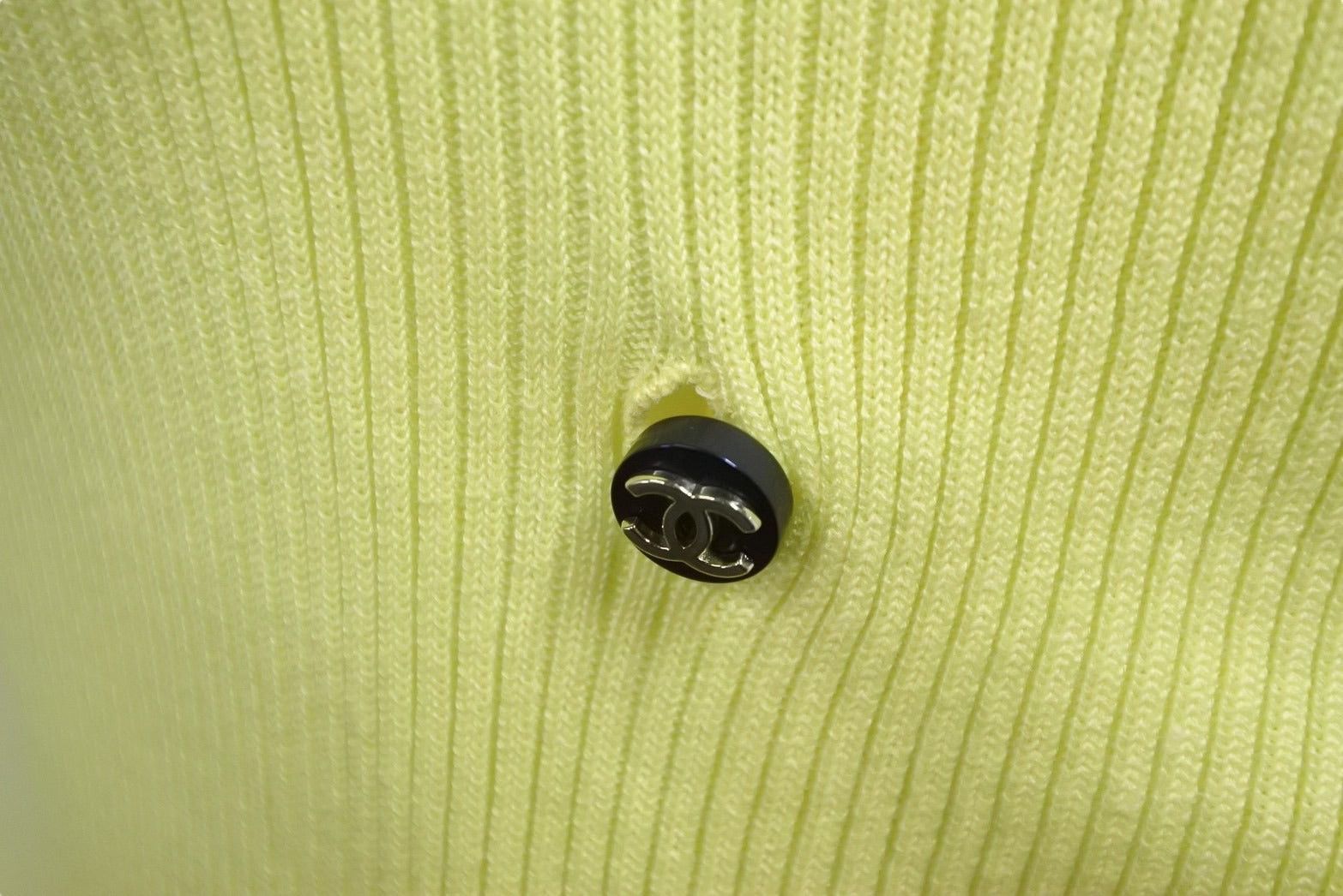 Chanel chanel tank top sleeveless coco mark button size 40 Size US M / EU 48-50 / 2 - 5 Thumbnail
