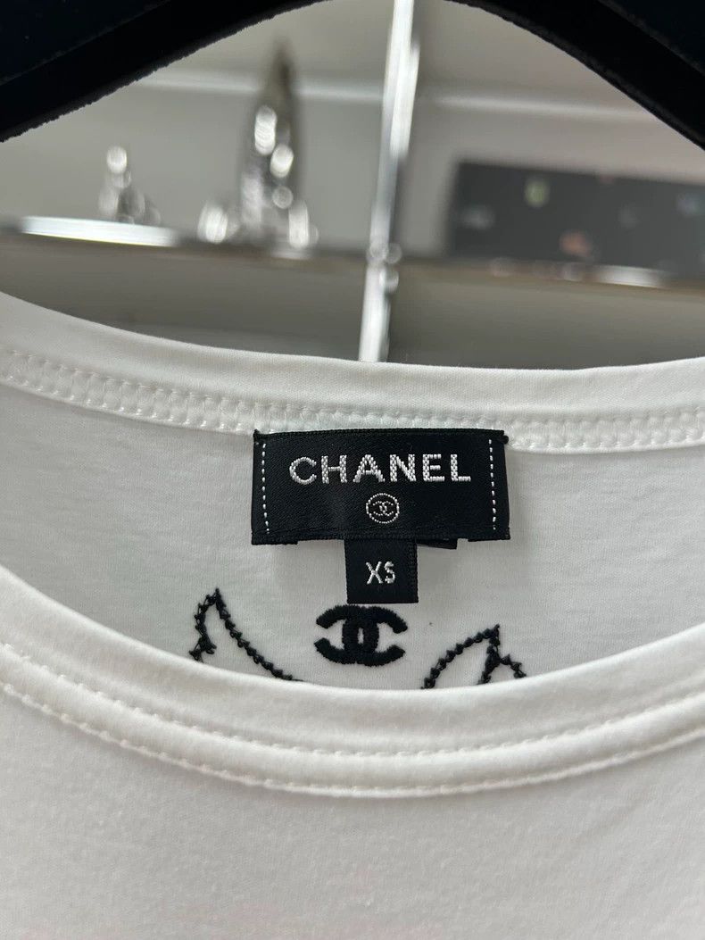 Chanel Chanel Short Sleeve T-Shirt with Doves Design - dmc Size US XS / EU 42 / 0 - 4 Thumbnail