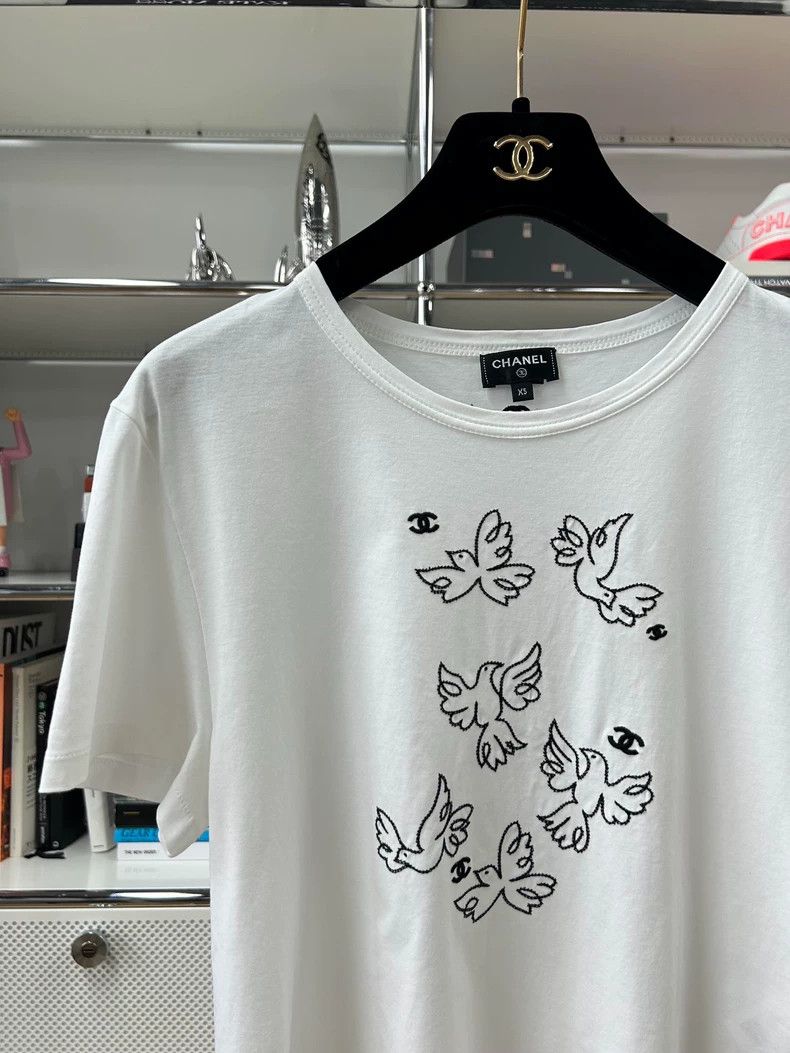 Chanel Chanel Short Sleeve T-Shirt with Doves Design - dmc Size US XS / EU 42 / 0 - 2 Thumbnail