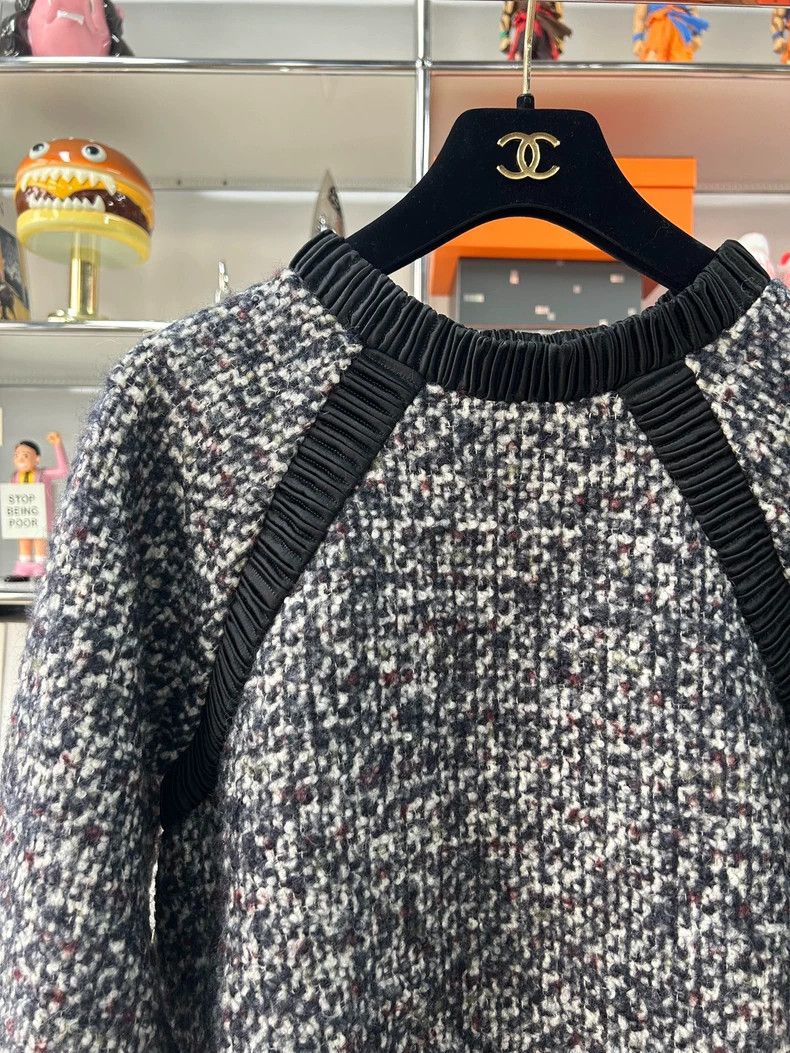 Chanel Chanel Knit Crewneck Sweater in Grey - dmc Size US XS / EU 42 / 0 - 2 Thumbnail