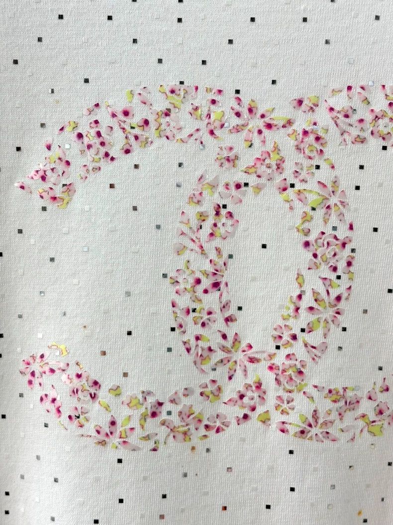 Chanel Chanel Logo White Round Neck T-Shirt - dmc Size US S / EU 44-46 / 1 - 3 Thumbnail