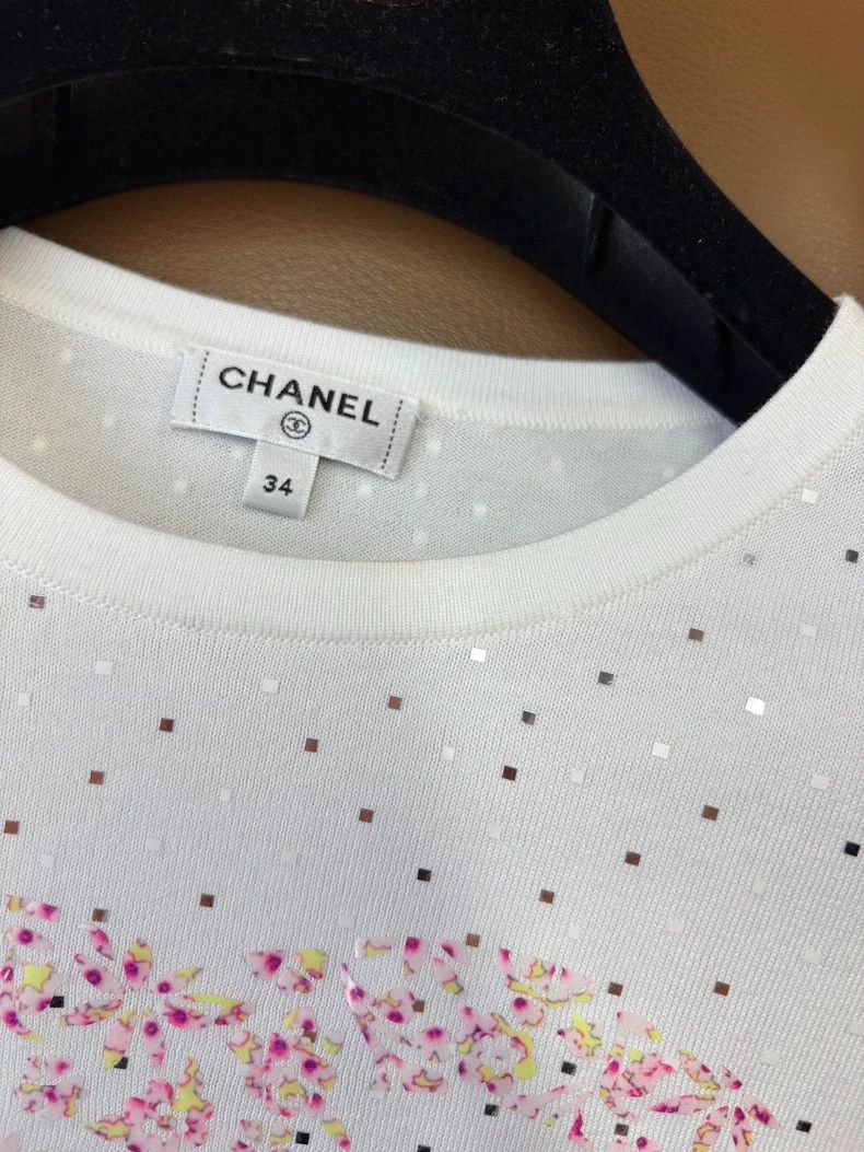 Chanel Chanel Logo White Round Neck T-Shirt - dmc Size US S / EU 44-46 / 1 - 4 Thumbnail