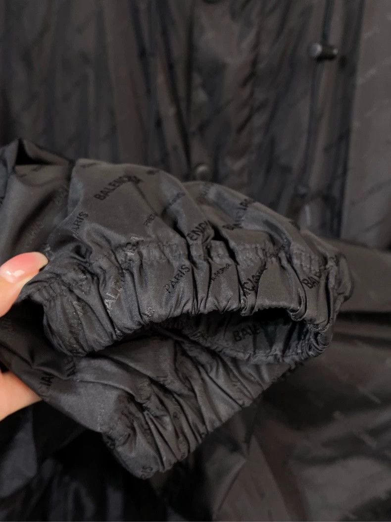 Balenciaga Balenciaga Black Windbreaker with Logo Print - dmc Size US XS / EU 42 / 0 - 5 Thumbnail