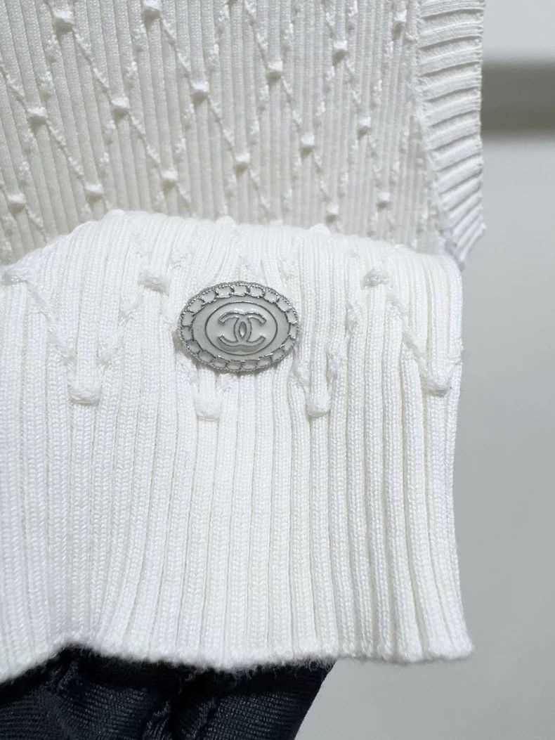Chanel Chanel Sleeveless Knit Top with Dots - dmc Size US S / EU 44-46 / 1 - 4 Thumbnail