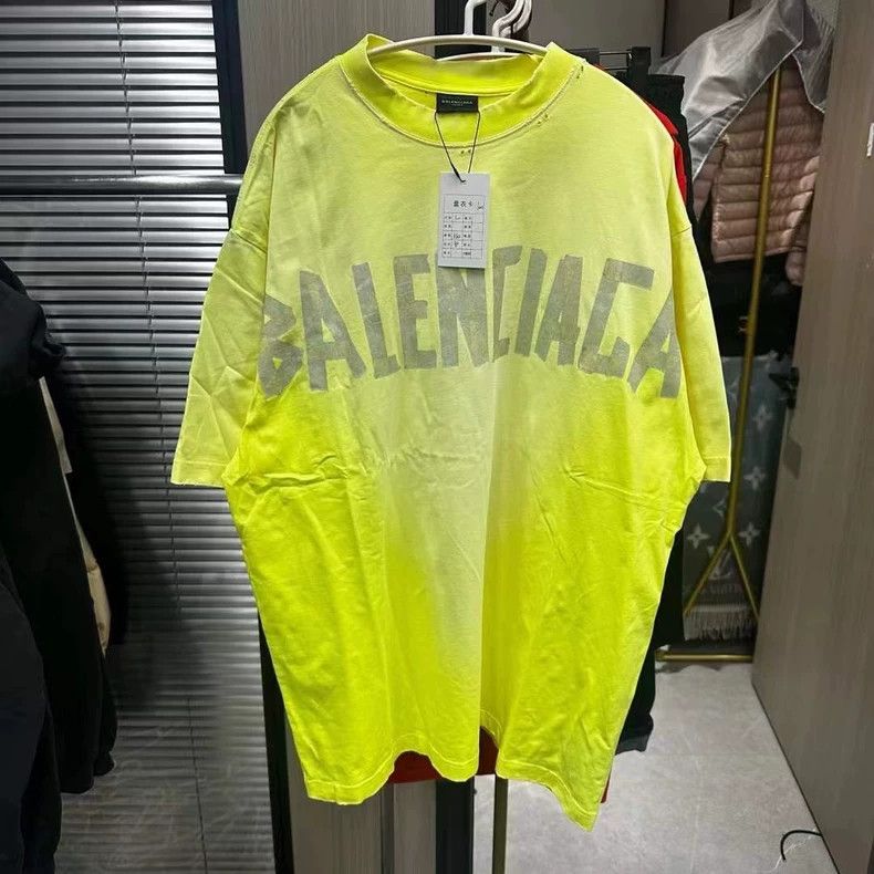 Balenciaga Balenciaga Logo Short Sleeve T-Shirt Yellow - dmc Size US L / EU 52-54 / 3 - 1 Thumbnail