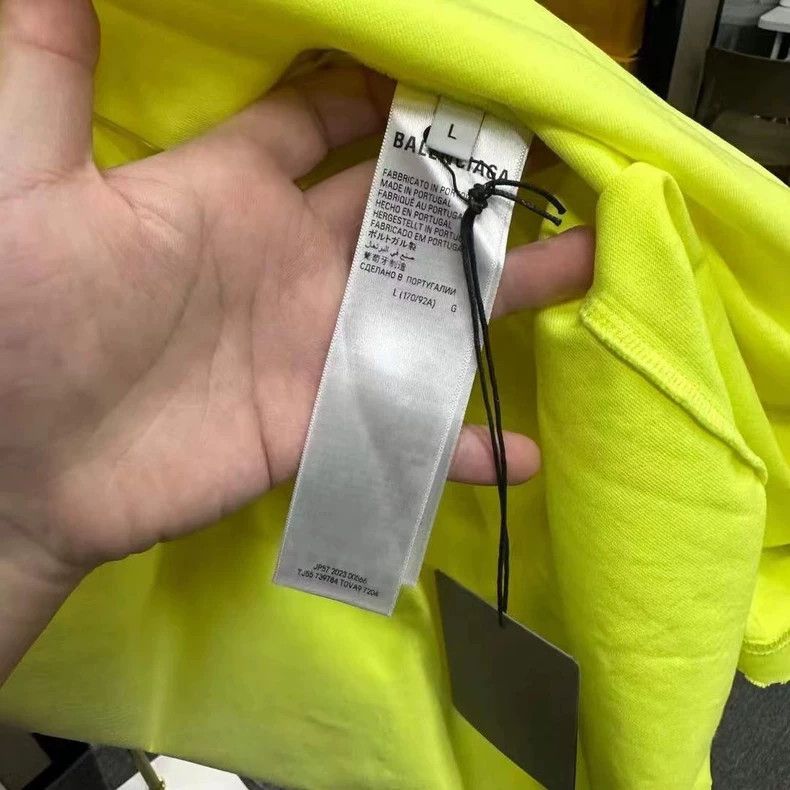 Balenciaga Balenciaga Logo Short Sleeve T-Shirt Yellow - dmc Size US L / EU 52-54 / 3 - 4 Thumbnail