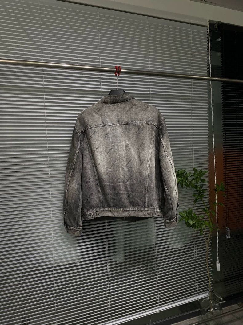 Balenciaga Balenciaga Water-Washed Denim Jacket with Logo - dmc Size US M / EU 48-50 / 2 - 2 Thumbnail