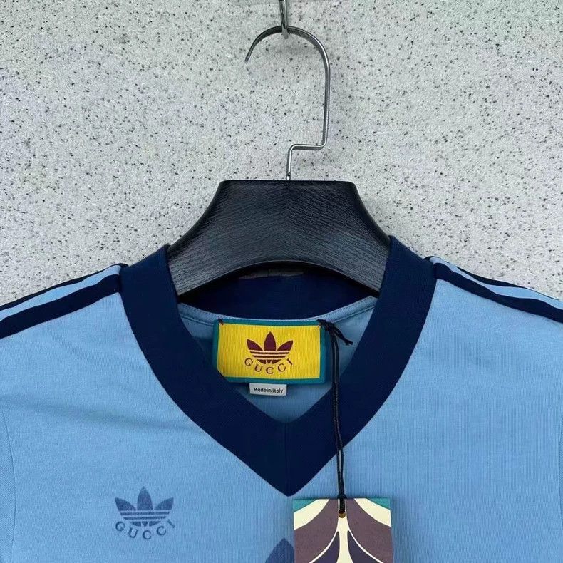 Gucci Gucci x Adidas Short Sleeve T-Shirt - dmc Size US XXS / EU 40 - 2 Thumbnail