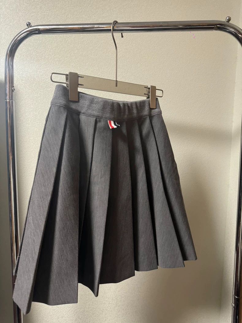 Thom Browne Gray Pleated Skirt by Thom Browne - dmc Size US 36 / EU 52 - 4 Thumbnail