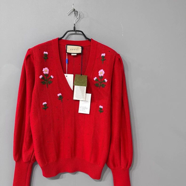 Gucci Red Floral V-Neck Knit Sweater by Gucci - dmc Size US S / EU 44-46 / 1 - 2 Thumbnail