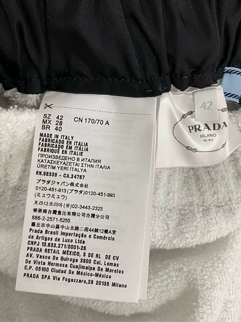 Prada Prada White Casual Shorts with Metal Logo - dmc Size US 31 - 4 Thumbnail