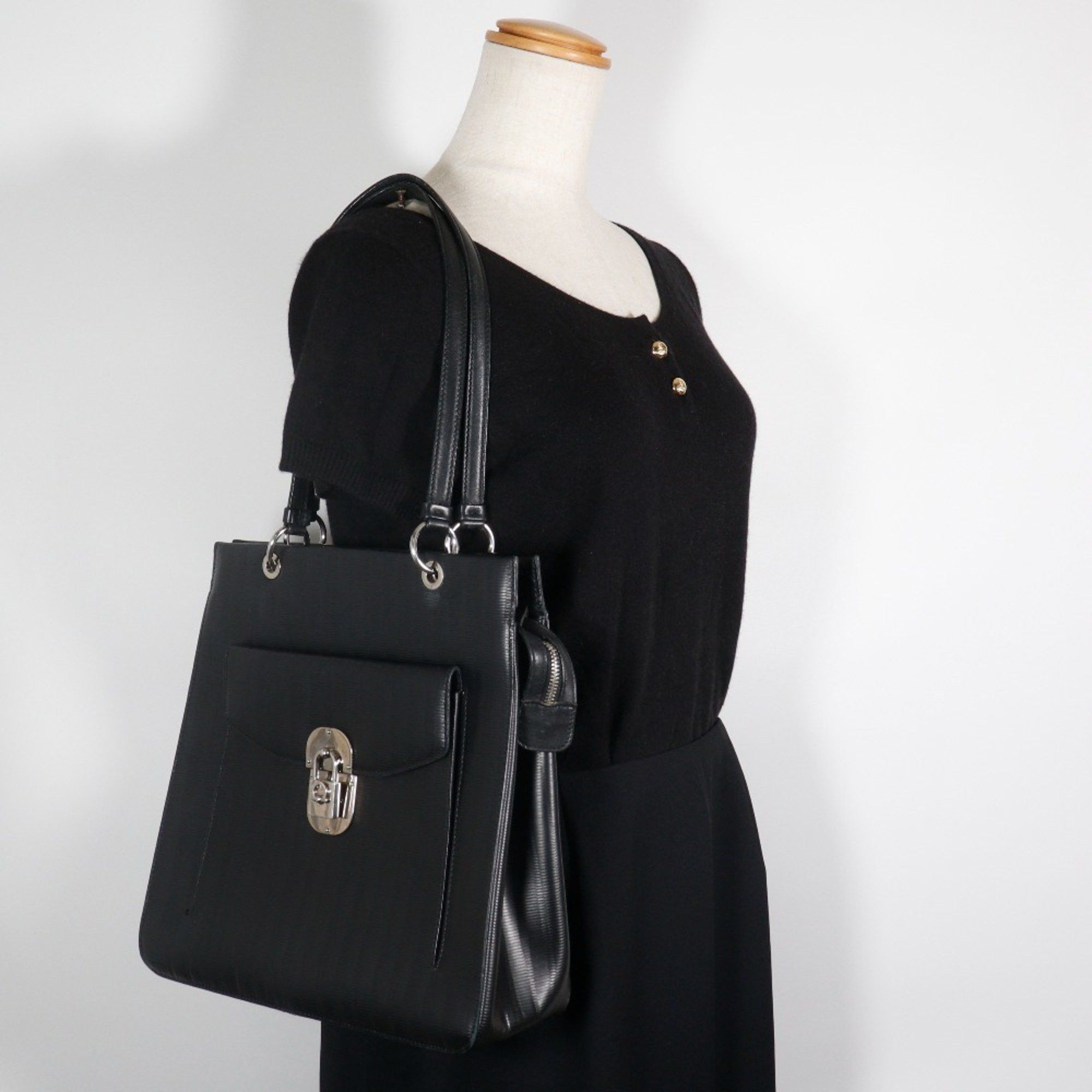 Salvatore Ferragamo Salvatore Ferragamo Gancini Shoulder Bag Embossed Leather Black A5 Women's Size ONE SIZE - 15 Thumbnail