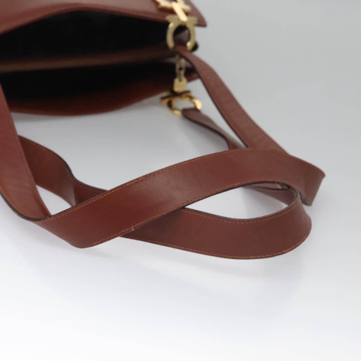 Salvatore Ferragamo Gancini Brown Leather Shoulder Bag (Pre-Owned) Size ONE SIZE - 7 Thumbnail