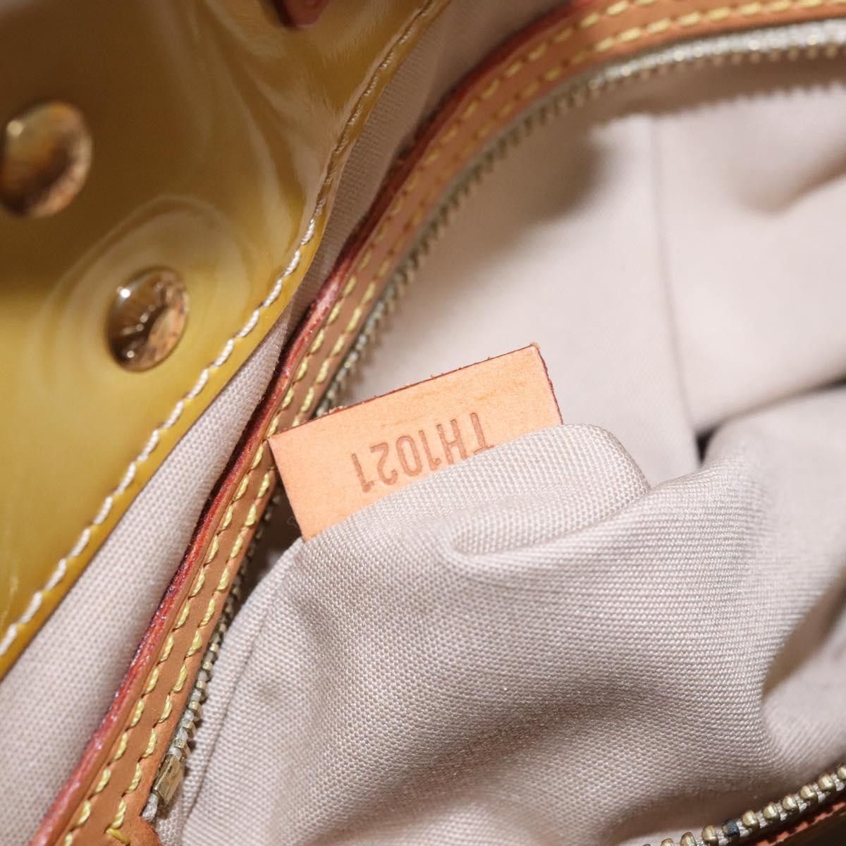 Louis Vuitton Reade Beige Patent Leather Handbag (Pre-Owned) Size ONE SIZE - 16 Thumbnail