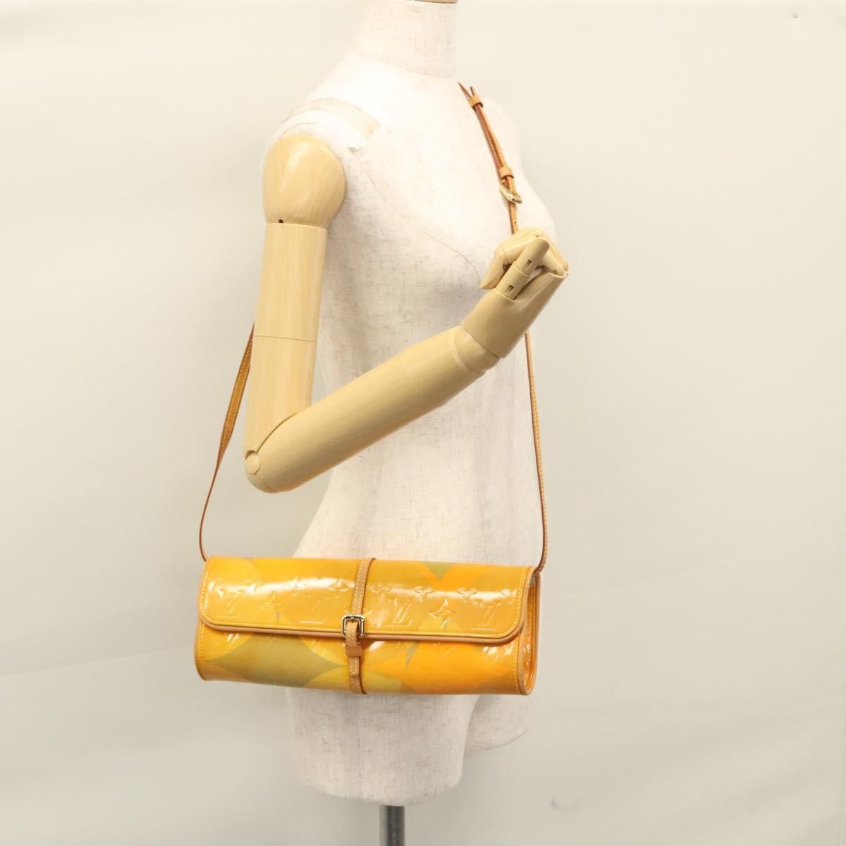 Louis Vuitton Yellow Patent Leather Clutch Bag (Pre-Owned) Size ONE SIZE - 17 Thumbnail