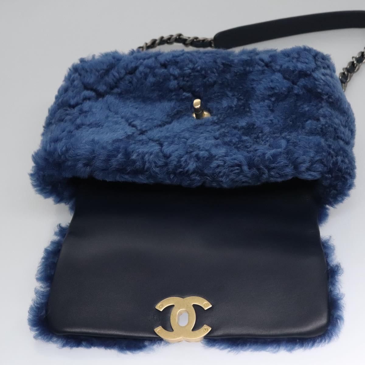 Chanel 19 Blue Wool Shoulder Bag (Pre-Owned) Size ONE SIZE - 15 Thumbnail