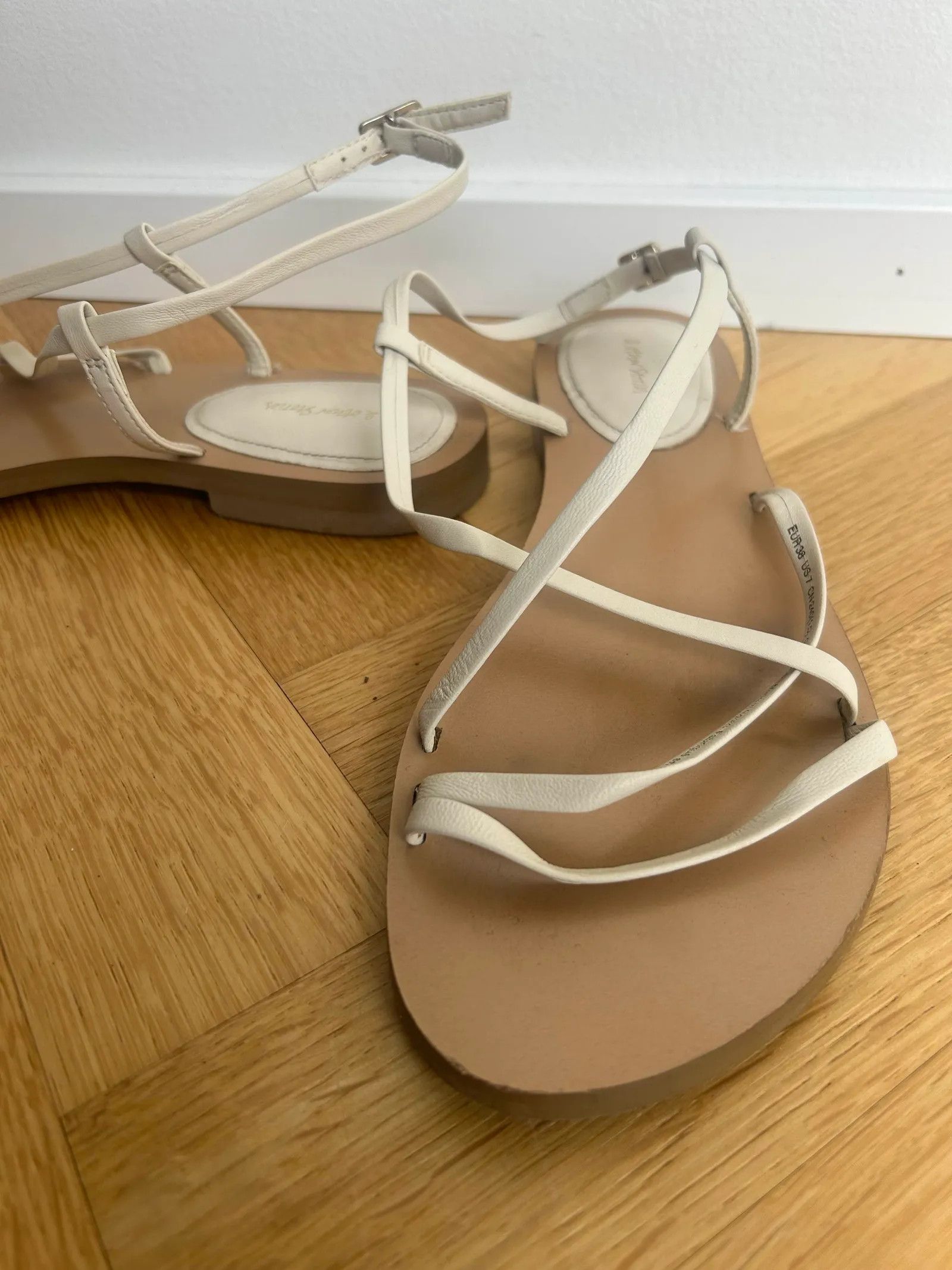 & Other Stories & Other Stories Sandals Size US 8 / IT 38 - 2 Thumbnail