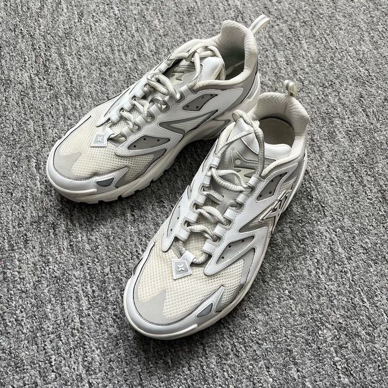 Louis Vuitton Louis Vuitton LV Runner Tatic Sneakers Size 41 Size US 8 / EU 41 - 2 Thumbnail