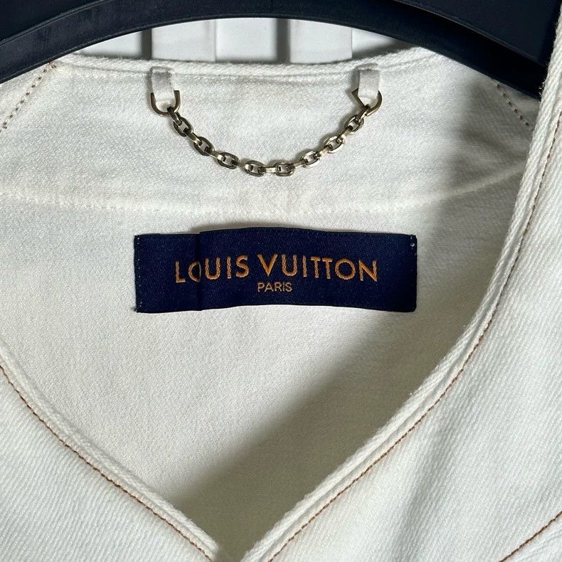 Louis Vuitton Louis Vuitton White Short Sleeve Baseball Shirt Size US XL / EU 56 / 4 - 4 Thumbnail