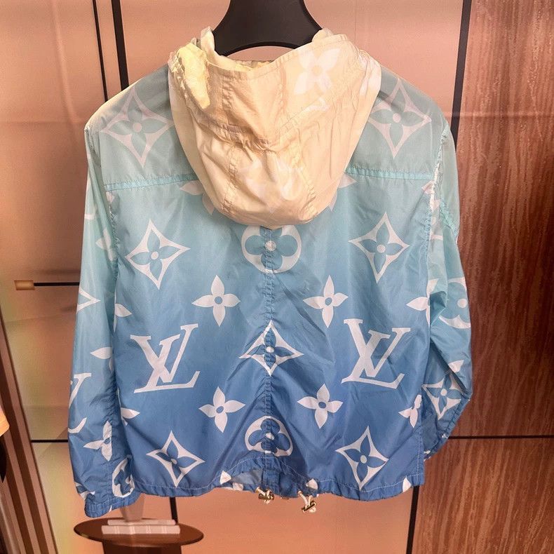 Louis Vuitton Louis Vuitton Gradient Logo Hooded Jacket Size US M / EU 48-50 / 2 - 2 Thumbnail