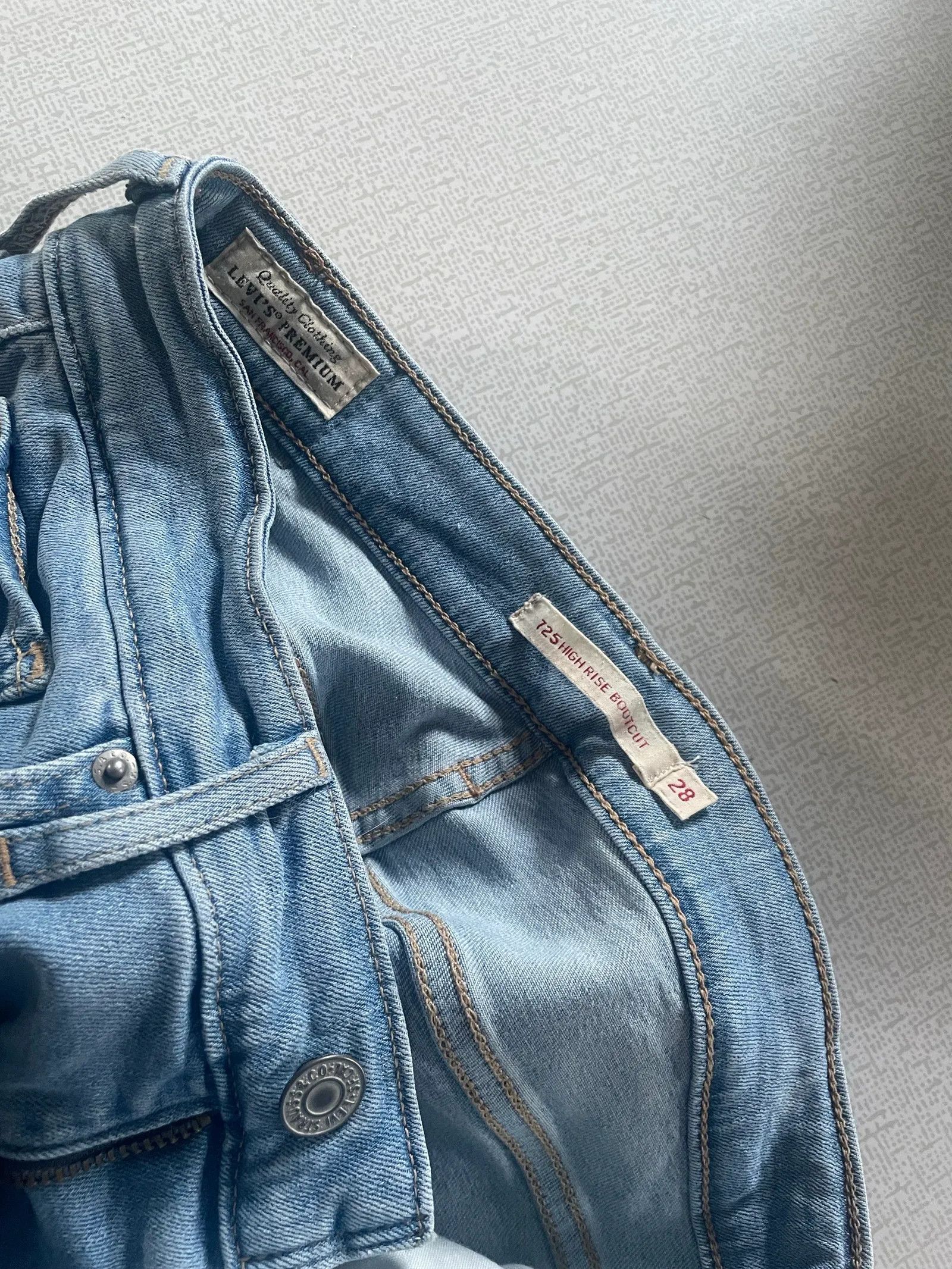 Levi's Levi's 725 highrise bootcut Jeans Size 28" / US 6 / IT 42 - 2 Thumbnail